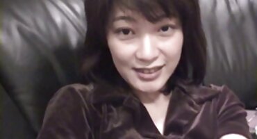clip sex việt Cô phim sex người mập gái quyến rũ ôm với một người bạn theo nhịp điệu của điệu nhảy.